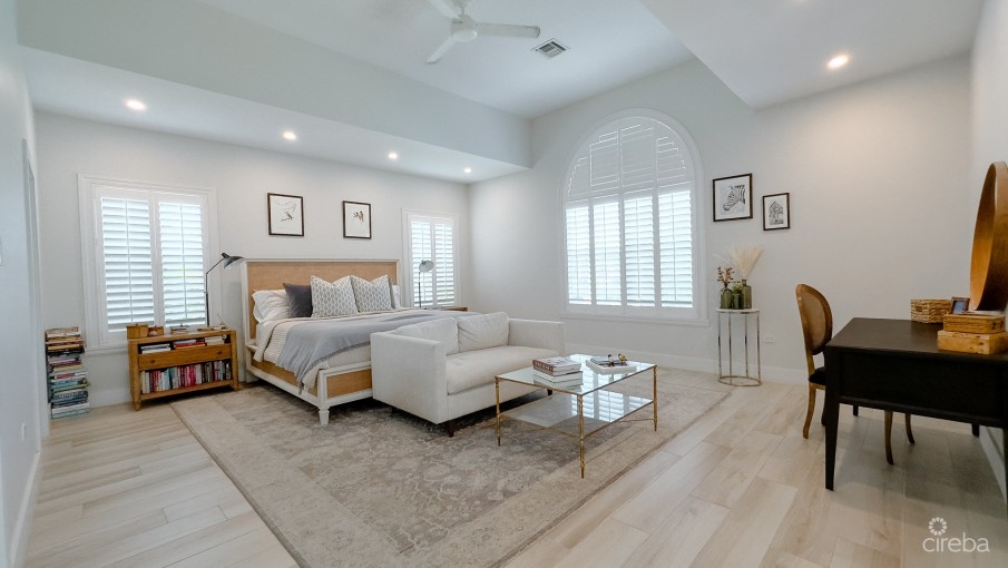 THE SHORES FAMILY HOME - Image 18