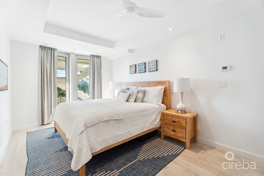 TIDES 4-BED BEACHFRONT CONDO WITH OVERSIZED TERRACE - Image 16