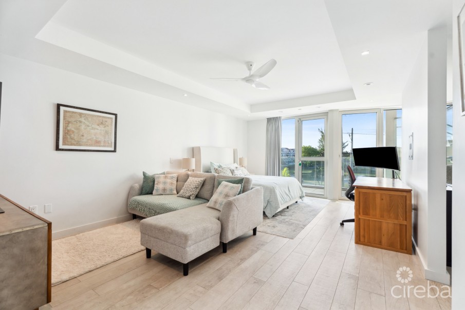 TIDES 4-BED BEACHFRONT CONDO WITH OVERSIZED TERRACE - Image 10
