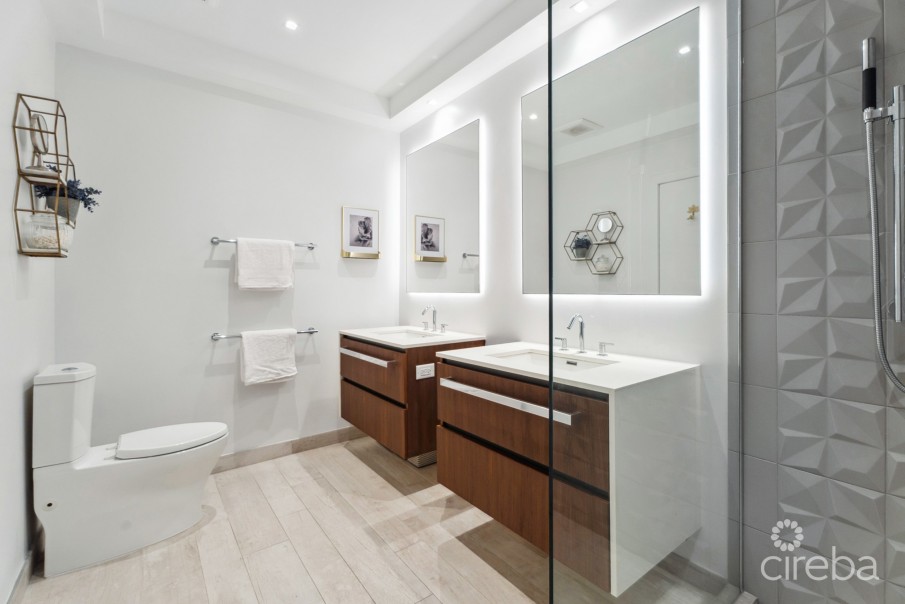 TIDES 4-BED BEACHFRONT CONDO WITH OVERSIZED TERRACE - Image 11