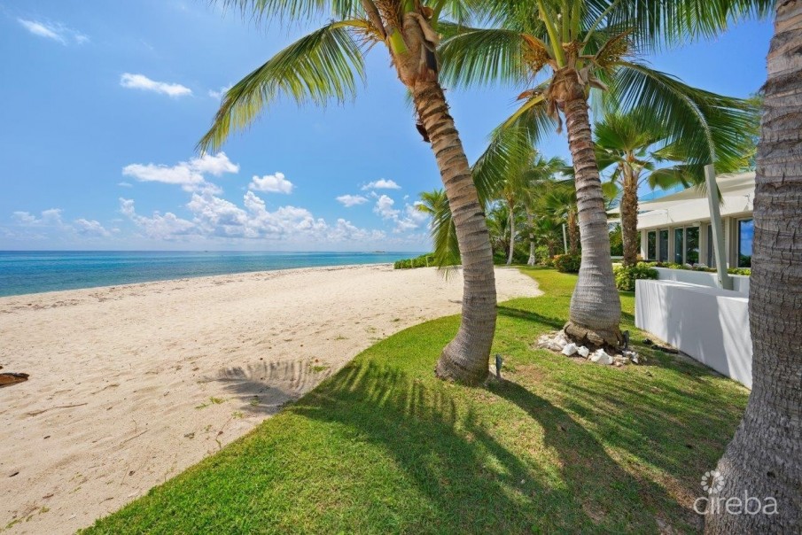 TIDES 4-BED BEACHFRONT CONDO WITH OVERSIZED TERRACE - Image 20
