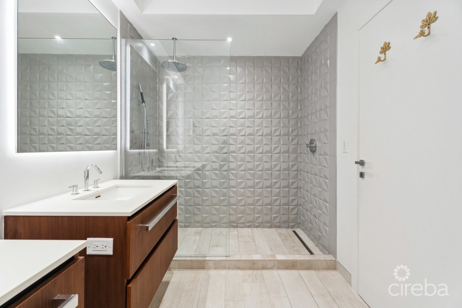 TIDES 4-BED BEACHFRONT CONDO WITH OVERSIZED TERRACE - Image 12