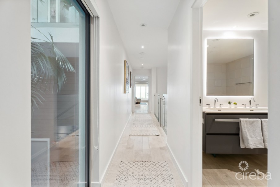TIDES 4-BED BEACHFRONT CONDO WITH OVERSIZED TERRACE - Image 13