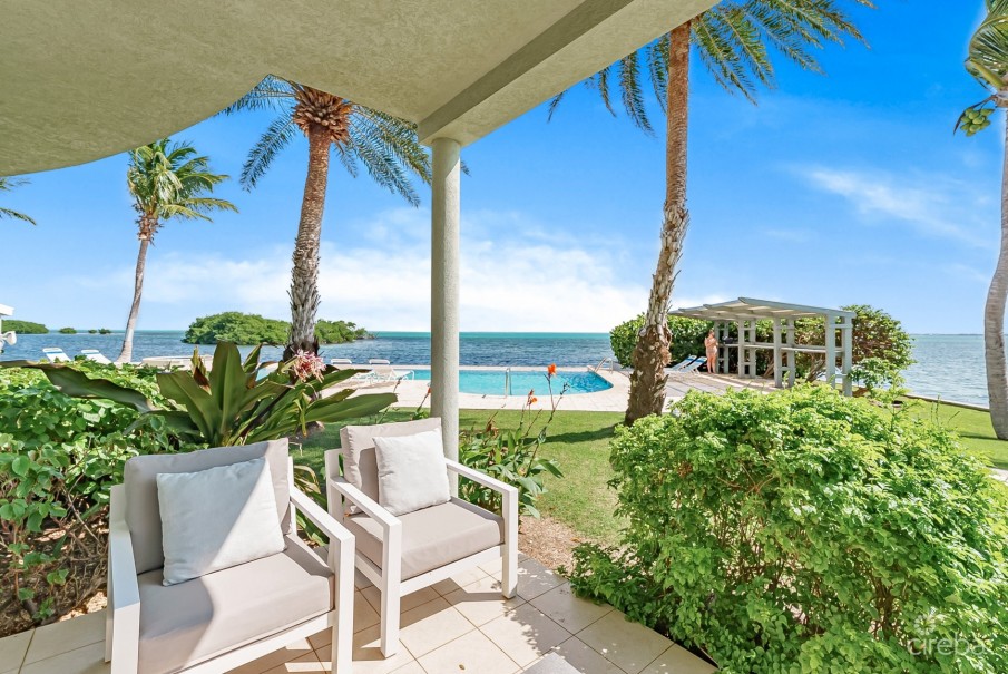 TURTLE COVE OCEANFRONT 3 BED WITH OUTSTANDING VIEW - Image 13