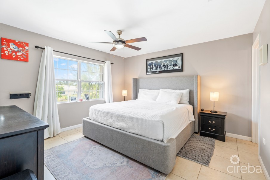 UPGRADED 2BEDS CANALFRONT - Image 8