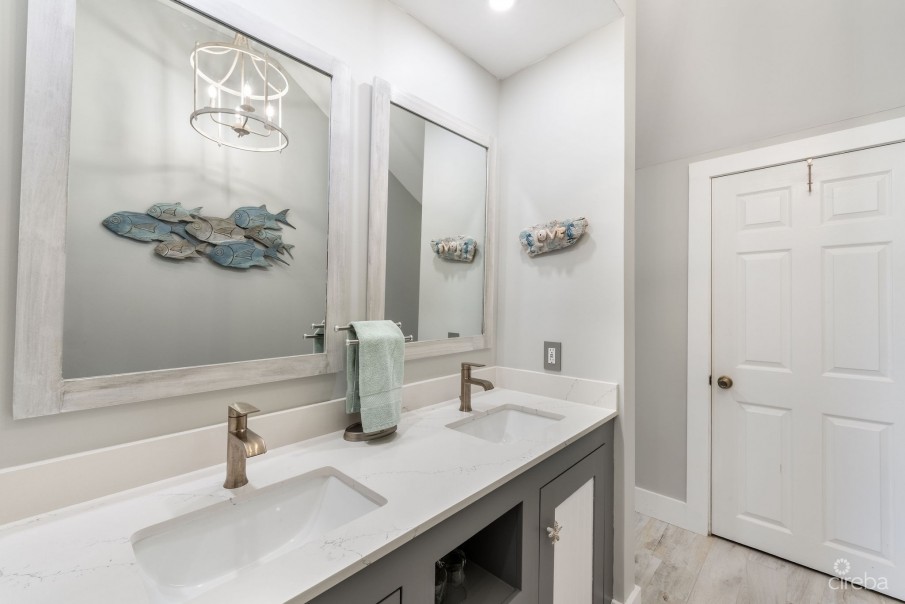 UPGRADED COASTAL ESCAPE CANAL FRONT TOWNHOUSE - Image 13