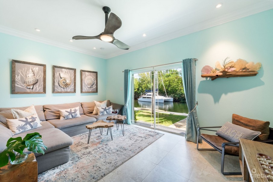 UPGRADED COASTAL ESCAPE CANAL FRONT TOWNHOUSE - Image 7