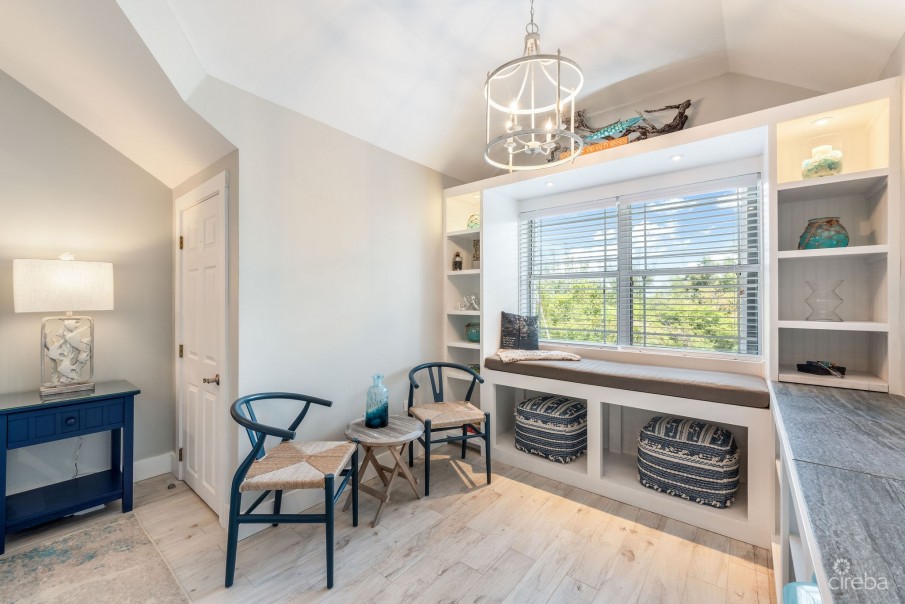 UPGRADED COASTAL ESCAPE CANAL FRONT TOWNHOUSE - Image 12