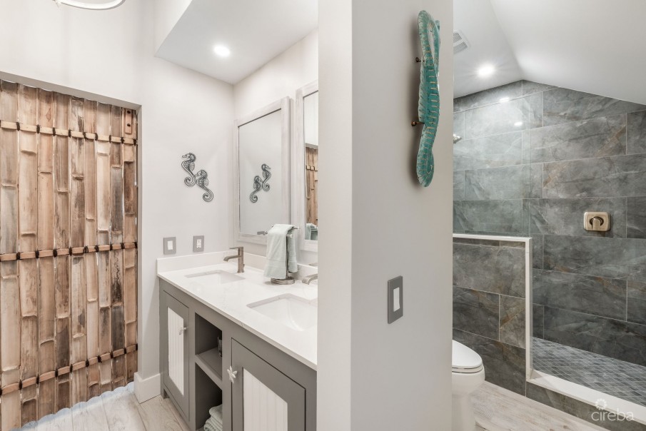 UPGRADED COASTAL ESCAPE CANAL FRONT TOWNHOUSE - Image 14