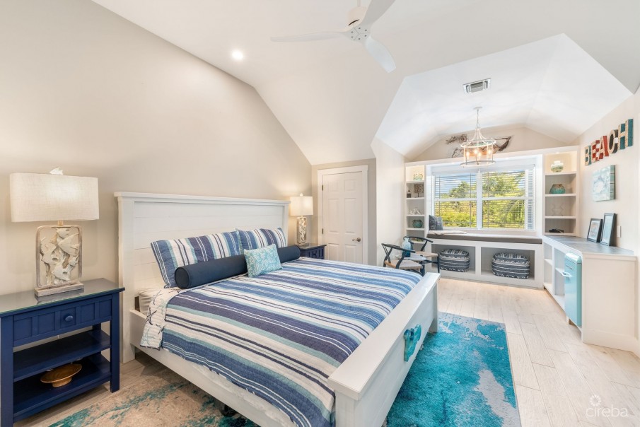 UPGRADED COASTAL ESCAPE CANAL FRONT TOWNHOUSE - Image 11