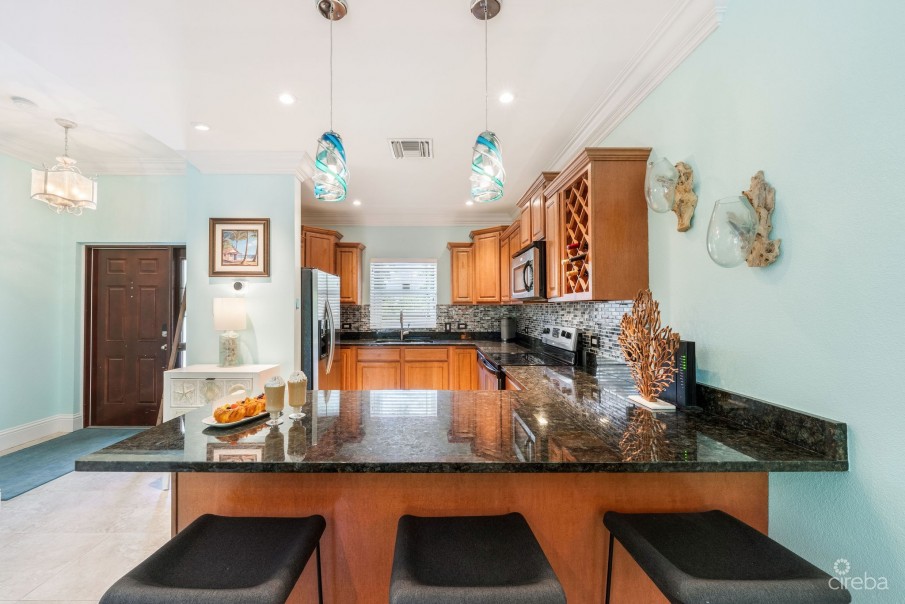 UPGRADED COASTAL ESCAPE CANAL FRONT TOWNHOUSE - Image 4