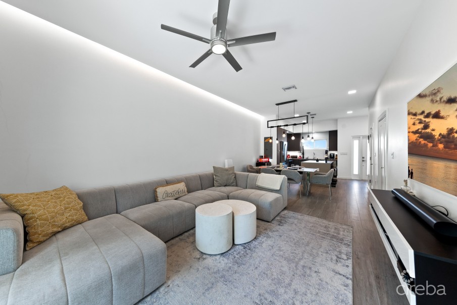 VIVI 14, TWO BEDROOM TOWNHOME - Image 8