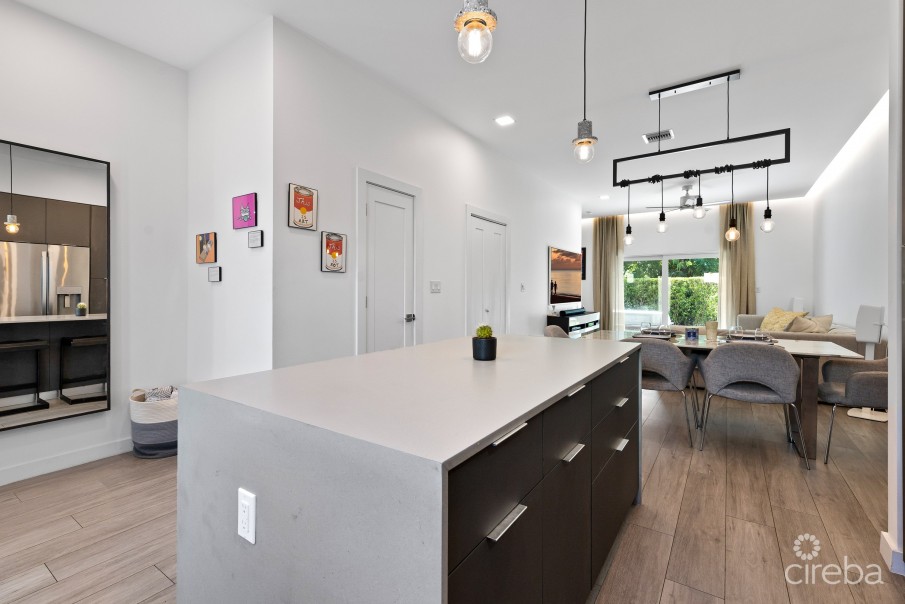 VIVI 14, TWO BEDROOM TOWNHOME - Image 5