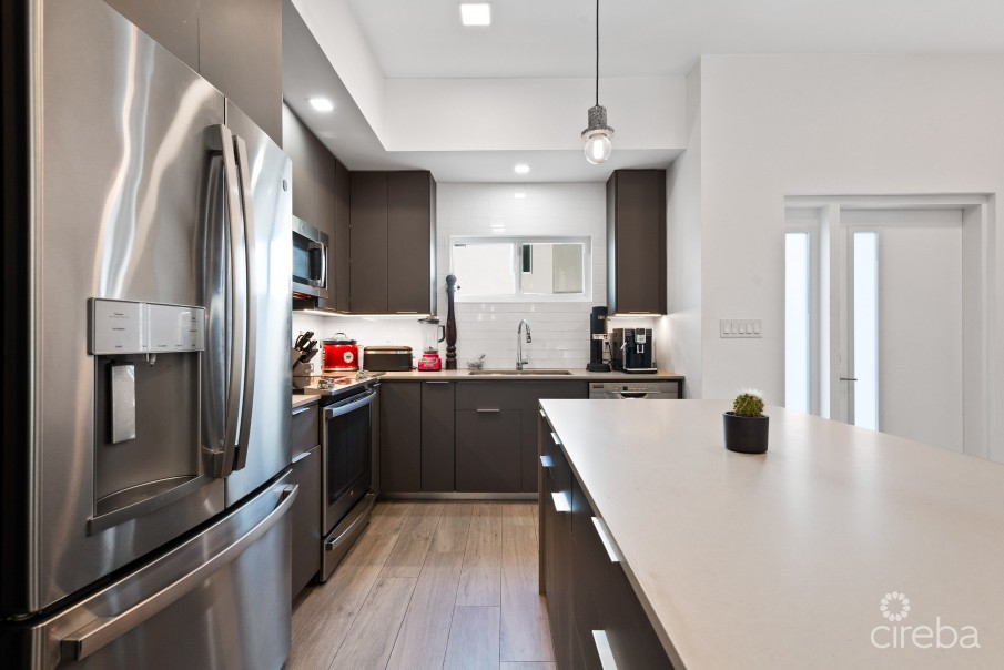VIVI 14, TWO BEDROOM TOWNHOME - Image 3