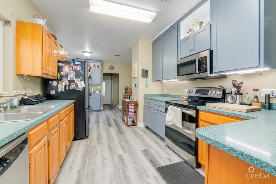 WEST BAY SINGLE FAMILY HOME ON 0.3 ACRE LOT - Image 2