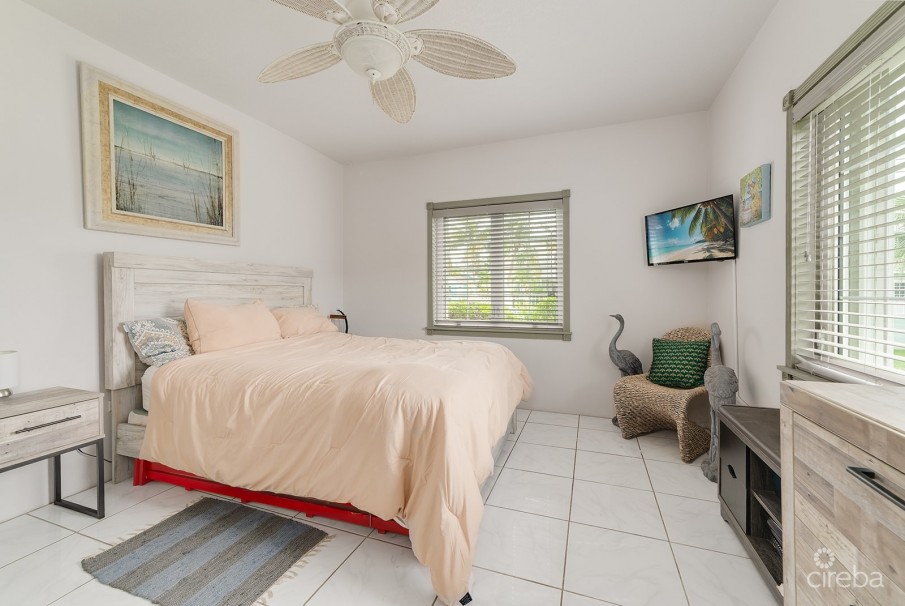 WEST BAY SINGLE FAMILY HOME ON 0.3 ACRE LOT - Image 15