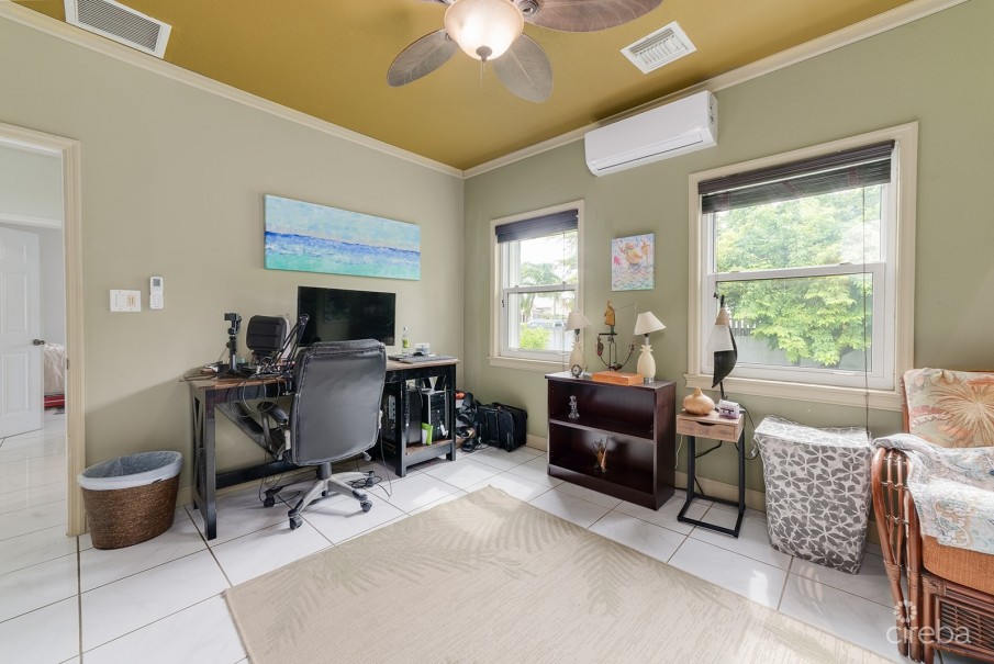 WEST BAY SINGLE FAMILY HOME ON 0.3 ACRE LOT - Image 14