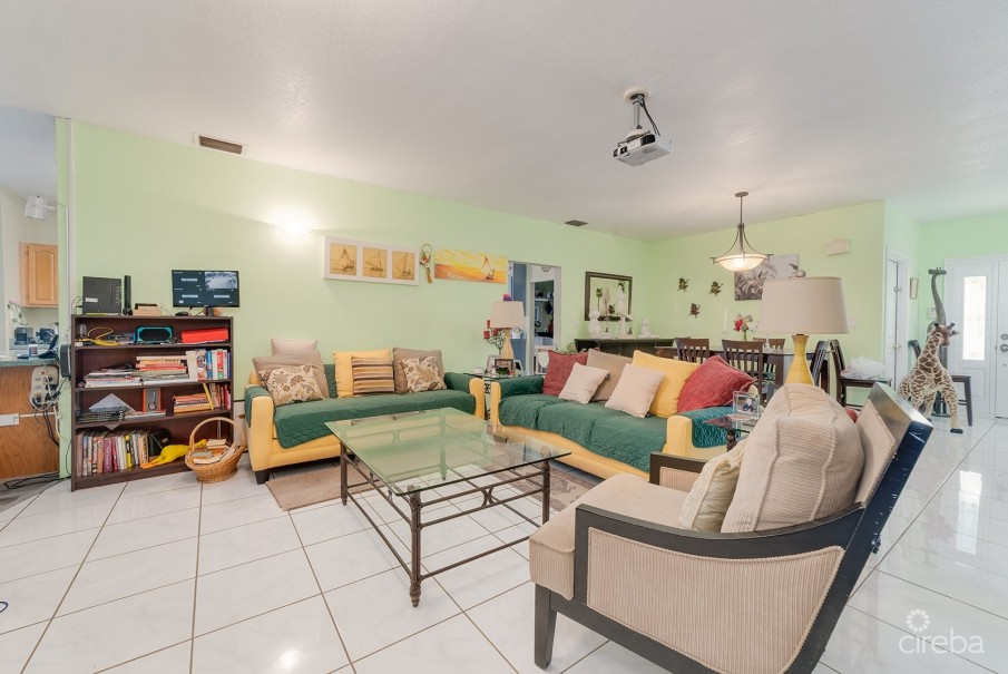 WEST BAY SINGLE FAMILY HOME ON 0.3 ACRE LOT - Image 9