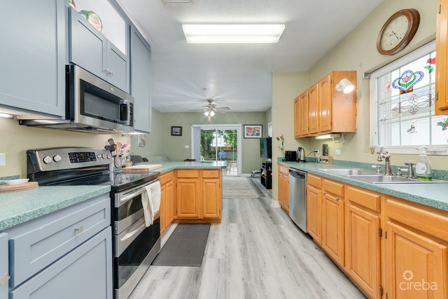 WEST BAY SINGLE FAMILY HOME ON 0.3 ACRE LOT - Image 4