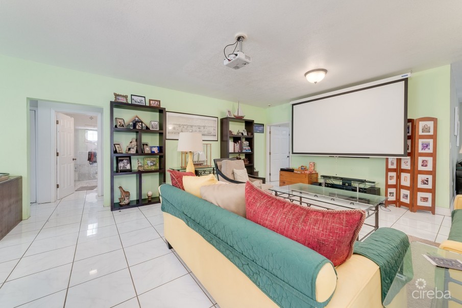WEST BAY SINGLE FAMILY HOME ON 0.3 ACRE LOT - Image 8