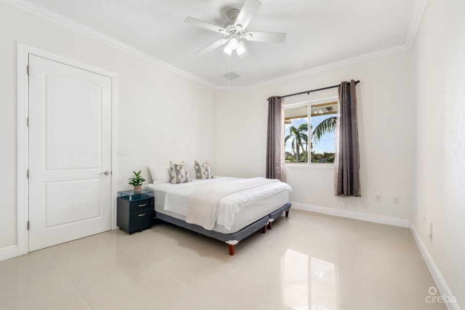 WESTVIEW - PRIME OCEANFRONT 3-BEDROOM RESIDENCE - Image 11